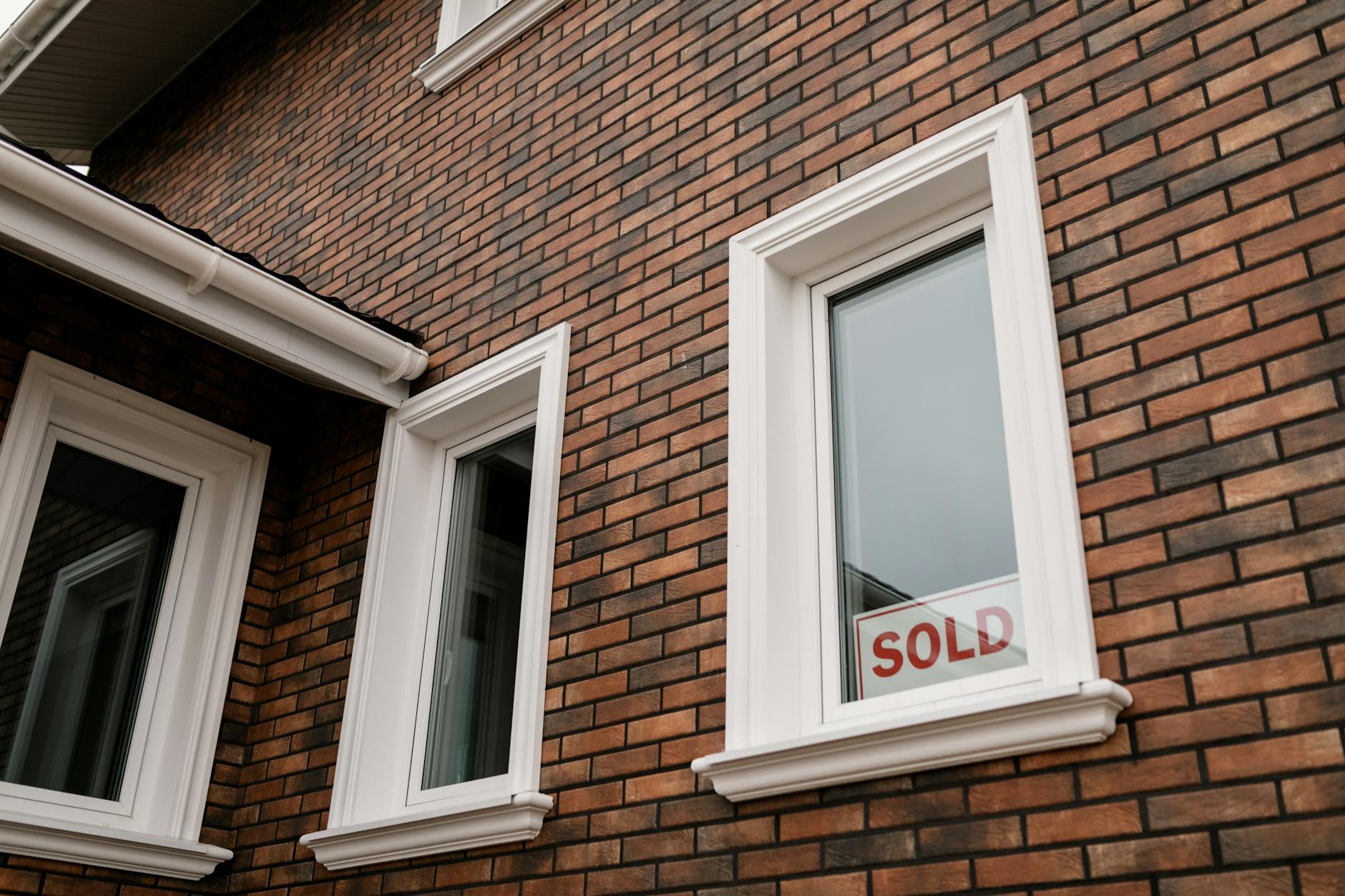 Reddit r/realestateinvesting: Where Did All the Listing Pictures Go for Sold Properties?